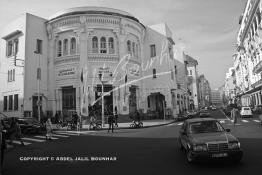 Image du Maroc Professionnelle de  La Poste construite en 1918 par l' architecte Pierre Bousquet située au Boulevard Mohammed V, un site qui évoque tout le génie architectural qui mérite le détour, une artère commerciale qui rassemble les plus beaux immeubles de Casablanca. photo réalisée le 15 Octobre 1989. (Photo / Abdeljalil Bounhar)